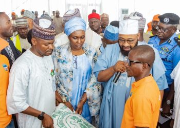 NEMA Distributes Federal Government Food items to Deprived Nigerians in Niger State. 