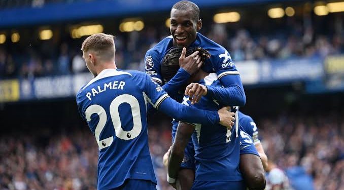 Chelsea ease past West Ham to boost  Europe hopes