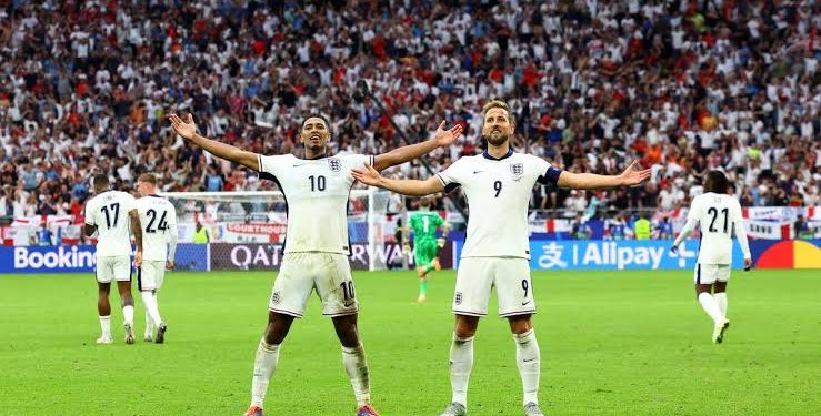 Dramatic comeback for England as they qualify for next round
