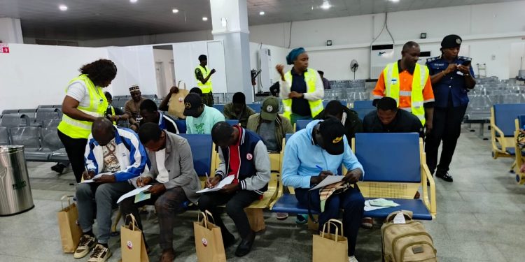 FG Rescues 11 Nigerian Miners Stranded in Central African Republic, Brings Them Home Safely