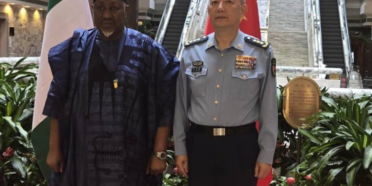 Defence Minister Explores Technology Transfer, Military Cooperation with China at Xiangshan Forum