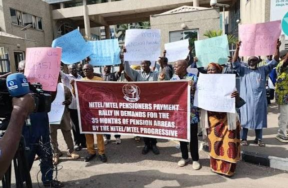 NITEL–MTEL PENSIONERS PROTEST AT MINISTRY OF FINANCE, DEMAND PAYMENT OF 35 MONTHS ARREARS