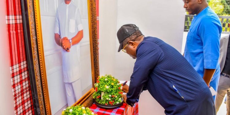 Umahi Commends Late Senator Mpigi’s Patriotism During Condolence Visit