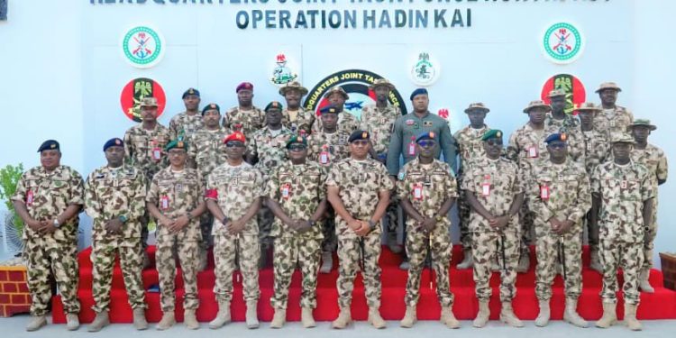 Group image of Nigerian army