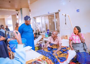 Yilwatda visits Plateau attack victims at JUTH, donates N15m, calls for united action to end killings