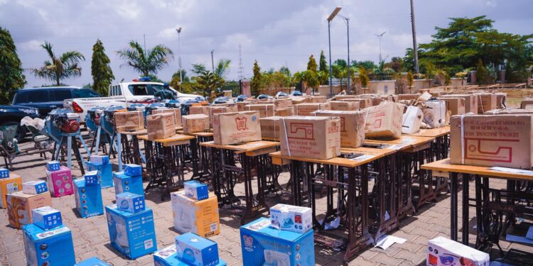 APC Chairman Yilwatda Disburses ₦280m Grants, Empowers 1,400 Youths in Plateau