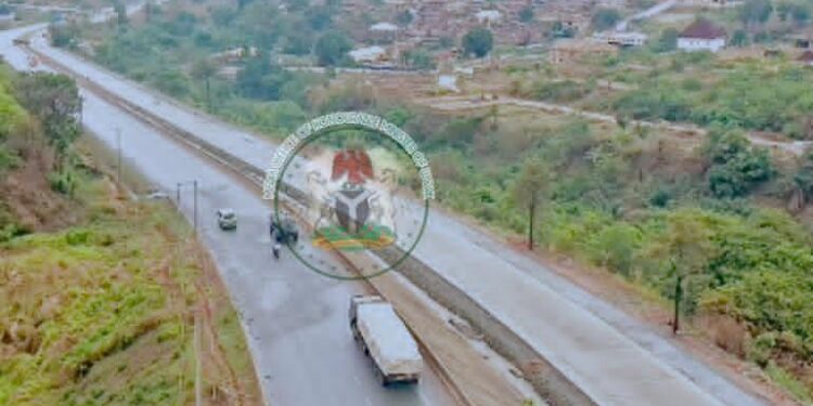 Umahi opens section of Enugu–Onitsha Expressway, urges South-East to deliver 80% votes for Tinubu