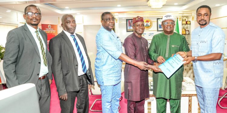 FG Signs Multi-Billion Naira Road Contracts To Accelerate National Infrastructure Renewal