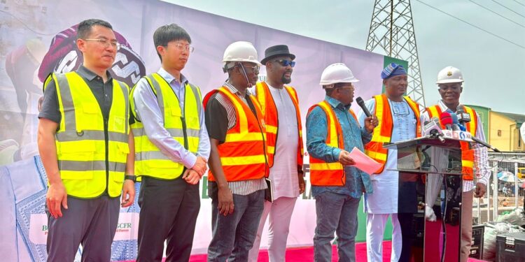 Umahi Flags Off New Carter Bridge Project, Orders Partial Closure Of Eko Bridge Over Structural Threat