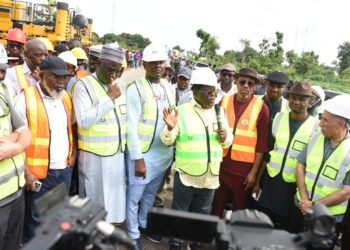 Umahi Cracks Down On Non-Performing Contractors, Insists Tinubu Must Not Be Blamed For Project Delays